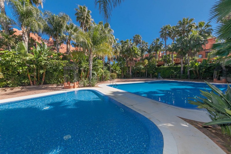 3 slaapkamer luxe herenhuis in Monte Marbella aan Marbella prestigieuze Golden Mile.
